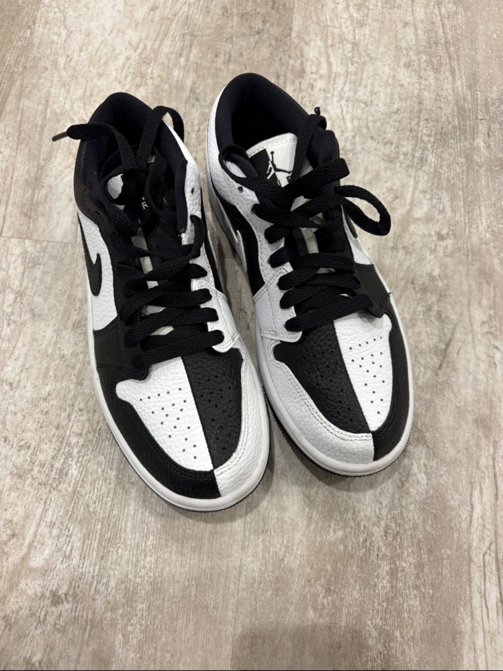 Nike Air Jordan Black/White Low Top Sneakers - women size 6